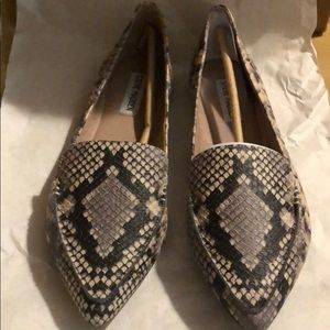 Steven madden feather printed leather loafer